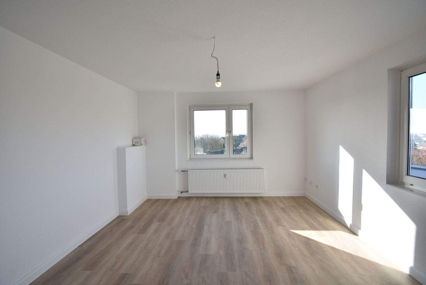 Erstbezug nach Renovierung! Moderne 3-Zi-Whg mit 2 Balkonen in Heiligenhaus, 42579 Heiligenhaus