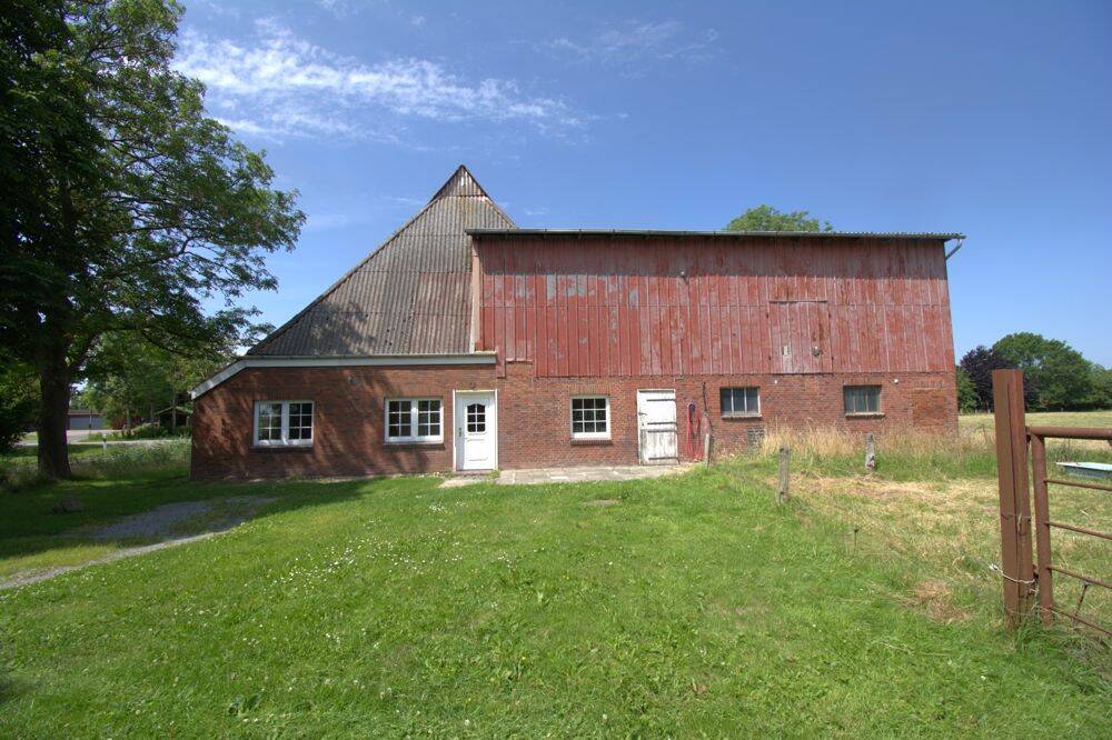 Resthof mit Grünfläche und viel Gestaltungspotenzial in ländlicher Lage von Barlt an der Nordsee, 25719 Barlt