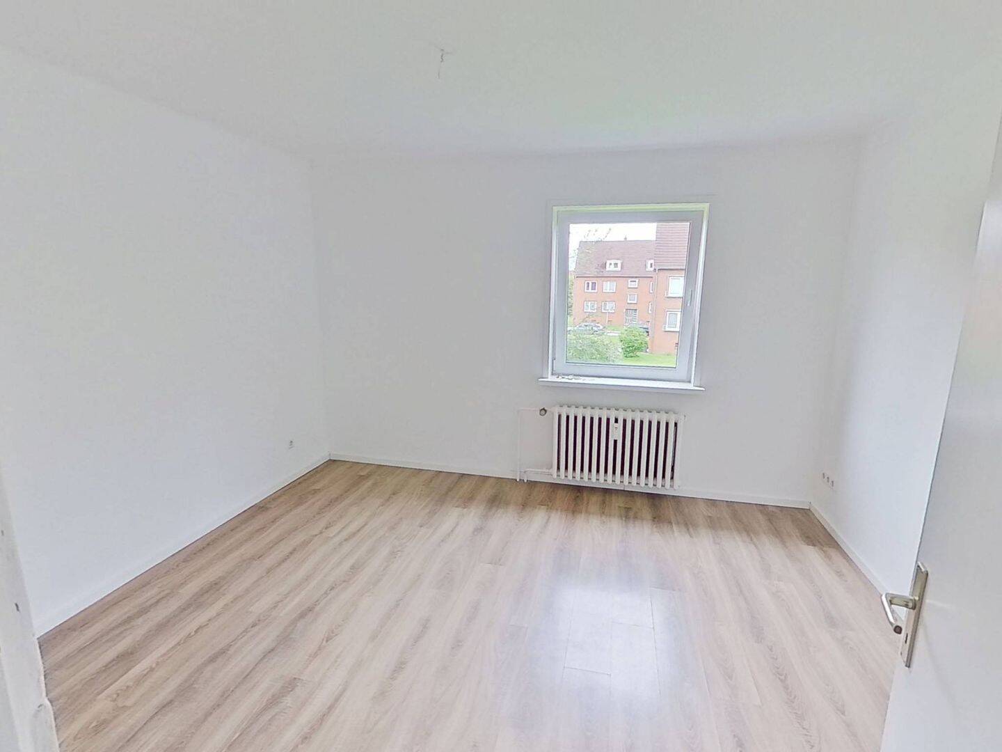 Sanierte 2-Zimmer-Wohnung mit großer Wohnküche, 26725 Emden