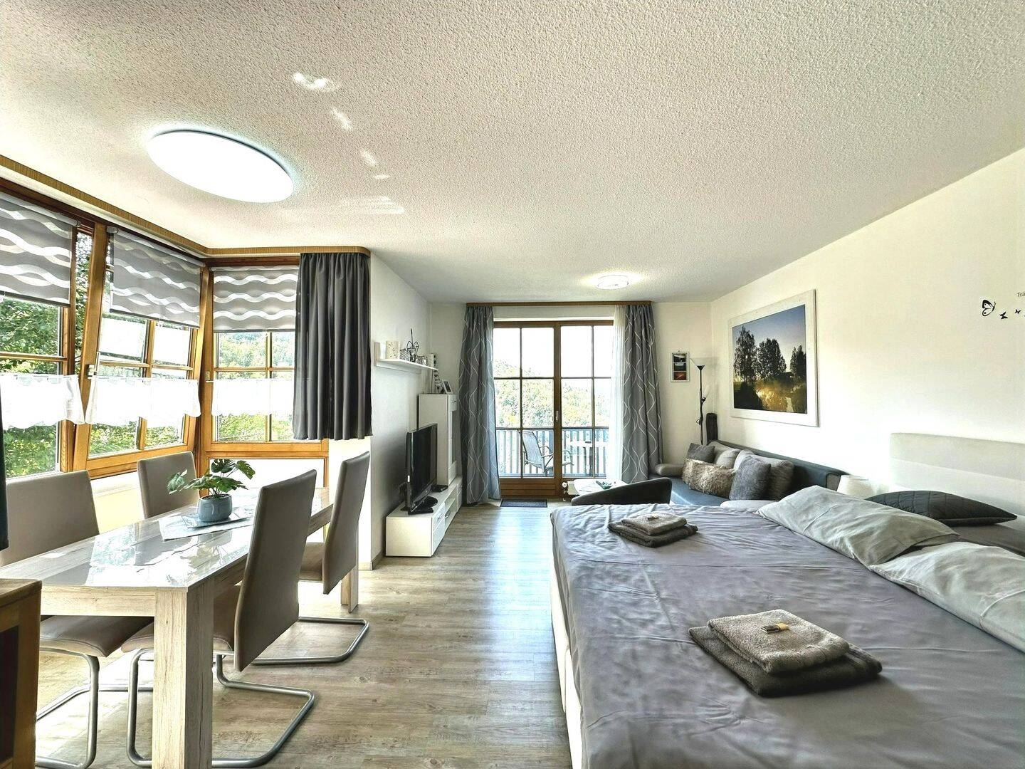 Erholung pur: Gepflegte Ferienwohnung mit Balkon, Tiefgaragenstellplatz und traumhafter Aussicht., 94572 Schöfweg