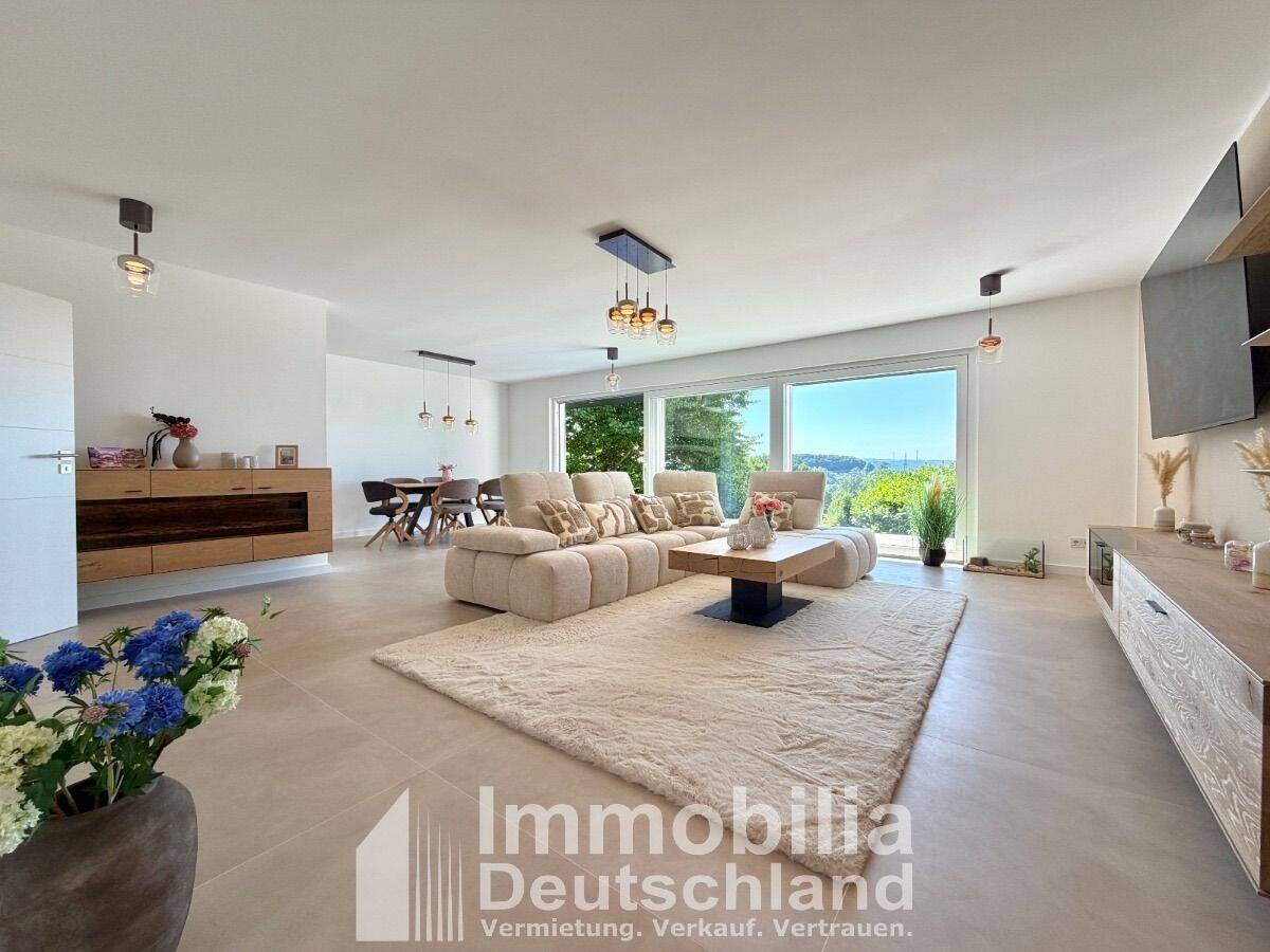 Panoramablick am Sommerberg: Kernsaniertes Einfamilienhaus in begehrter Höhenlage
