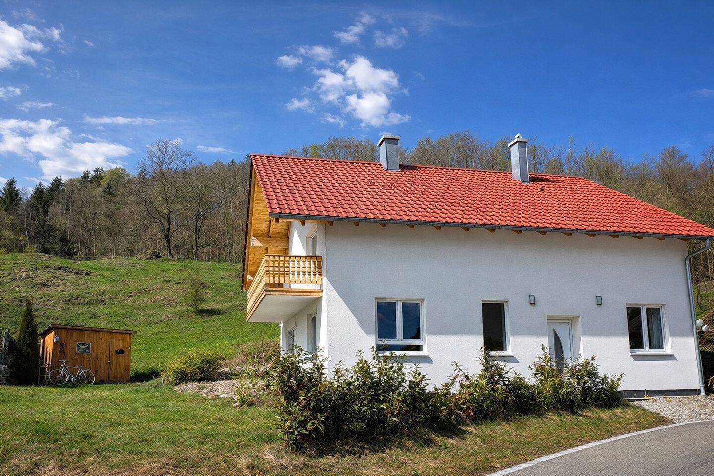 Modernes Einfamilienhaus in Ronsberg – Baujahr 2018, Massivbau, 818 m² Grundstück, 87671 Ronsberg