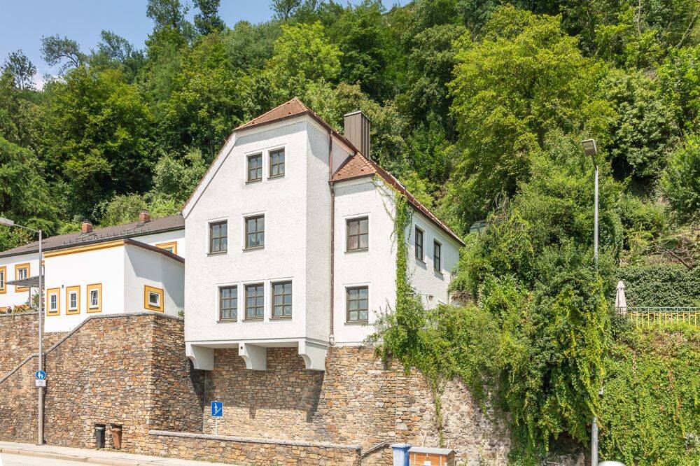Passau-Angerstraße: Einfamilienhaus, Baujahr 1978, 180° Blick auf die Altstadt, 94032 Passau (Altstadt Haidenhof-Nord Haidenhof-Süd Innstadt)