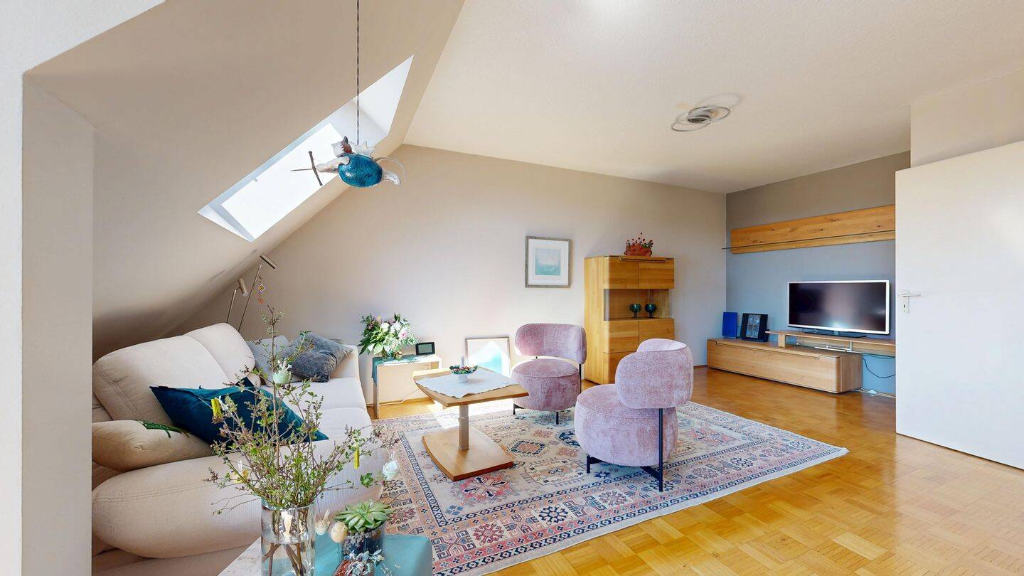 Attraktive Maisonette-Wohnung mit zwei Südbalkonen in Kirchheim, 85551 Kirchheim b. München