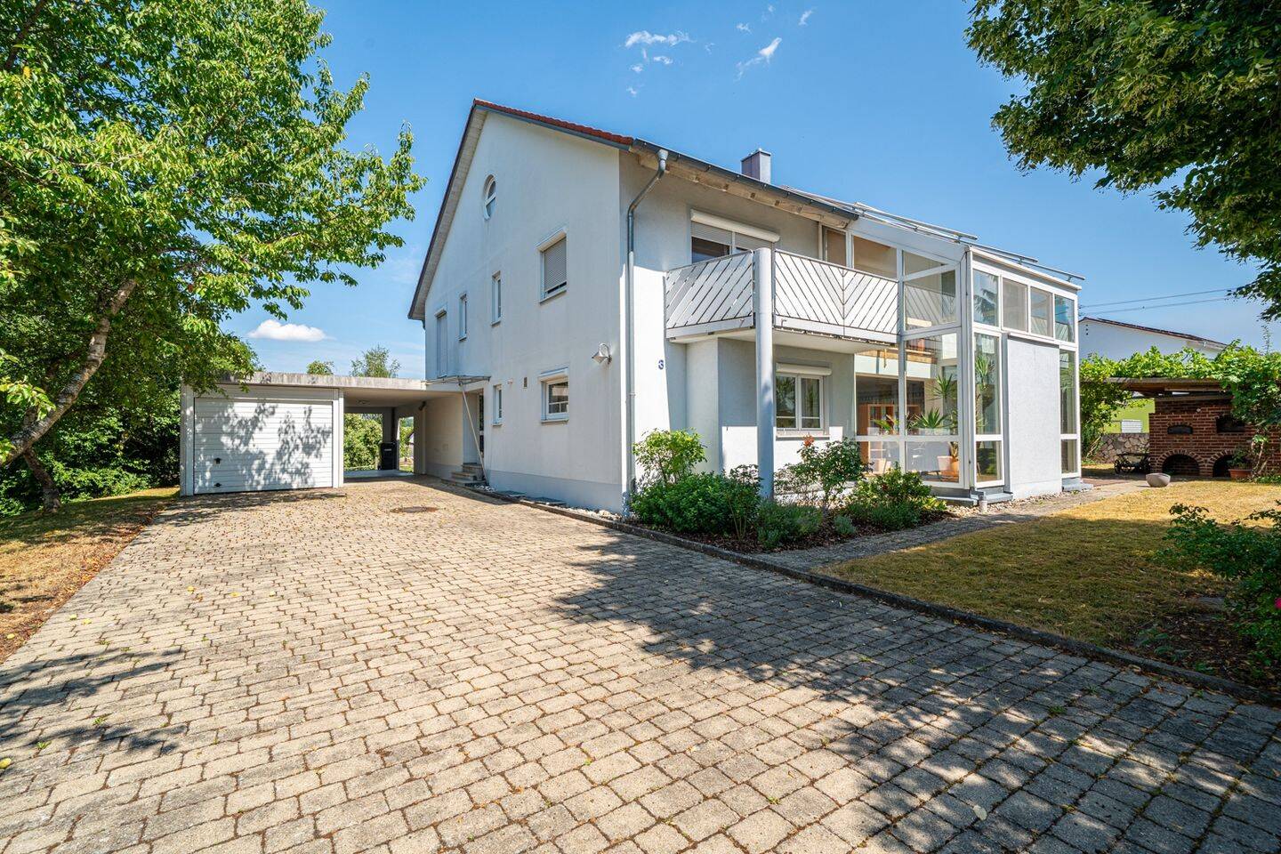 Beeindruckendes Wohnambiente! Großzügiges Einfamilienhaus mit Wintergarten, Galerie & Garten, 88437 Maselheim
