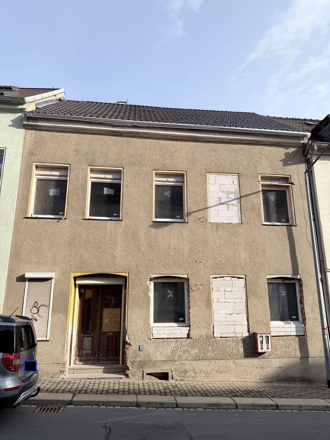 Sanierungsbedürftiges Zweifamilienhaus mit Ausbaupotenzial, 8393 Dennheritz