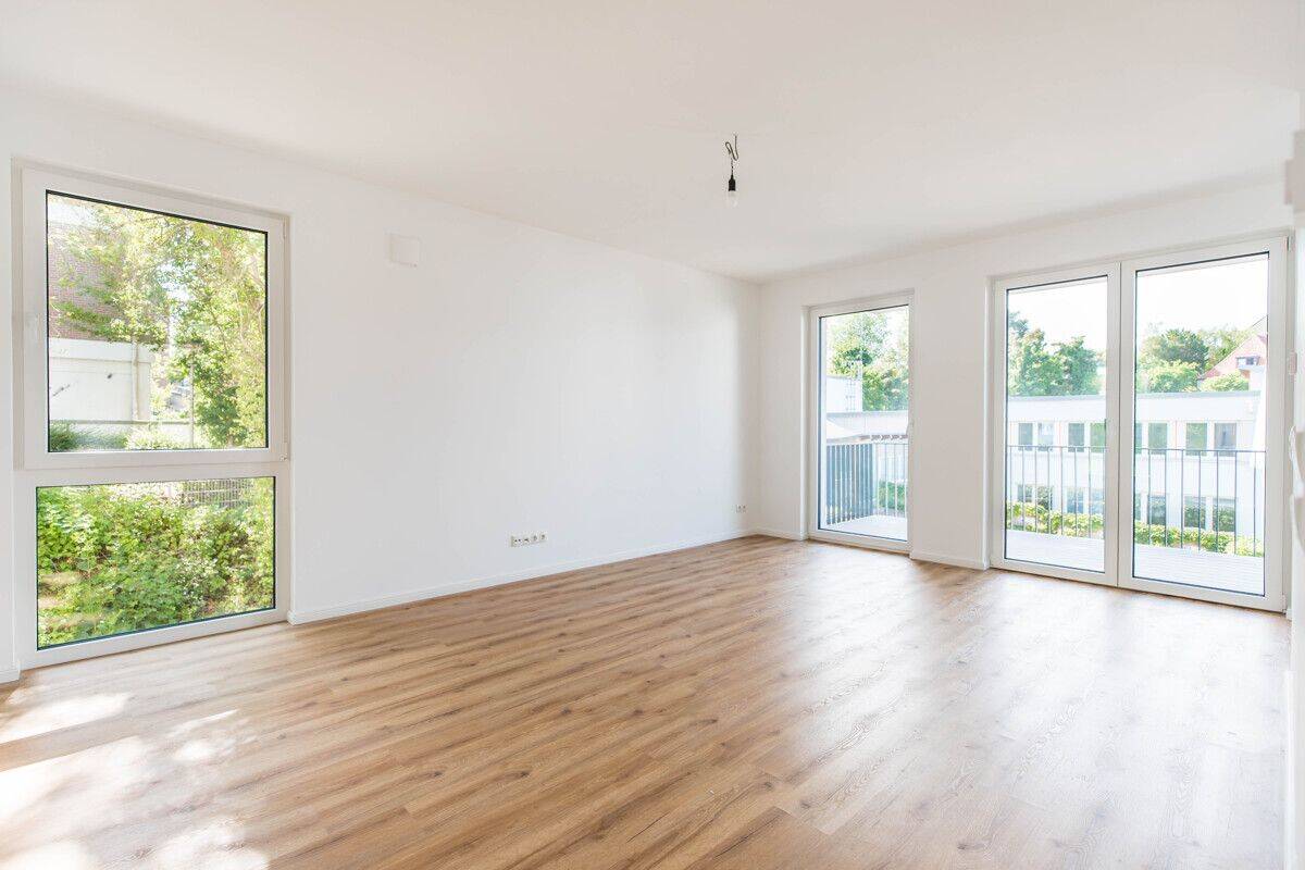 Fertiggestellte, attraktive Neubauwohnung, KfW-40, mit 4 Zimmern, ca. 92 m², 2 Balkonen, Tiefgarage, 23701 Eutin