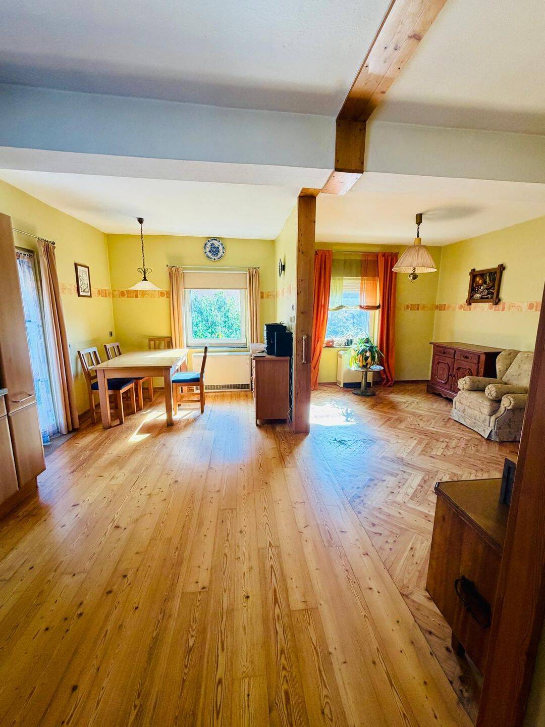 Einfamilienhaus mit viel Platz, Terrasse, 2 Garagen & Photovoltaik – Wohnen und Leben an der Mosel, 56850 Briedel