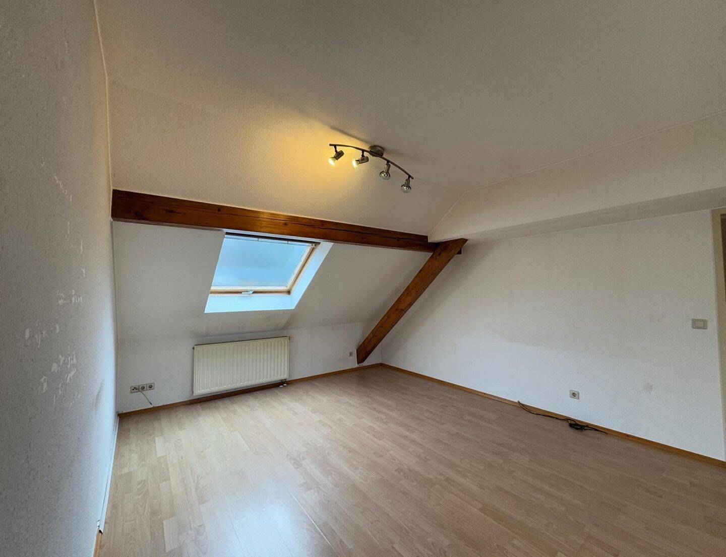 IK | Dittweiler – Schöne 3 Zimmer Dachgeschosswohnung, 66903 Altenkirchen