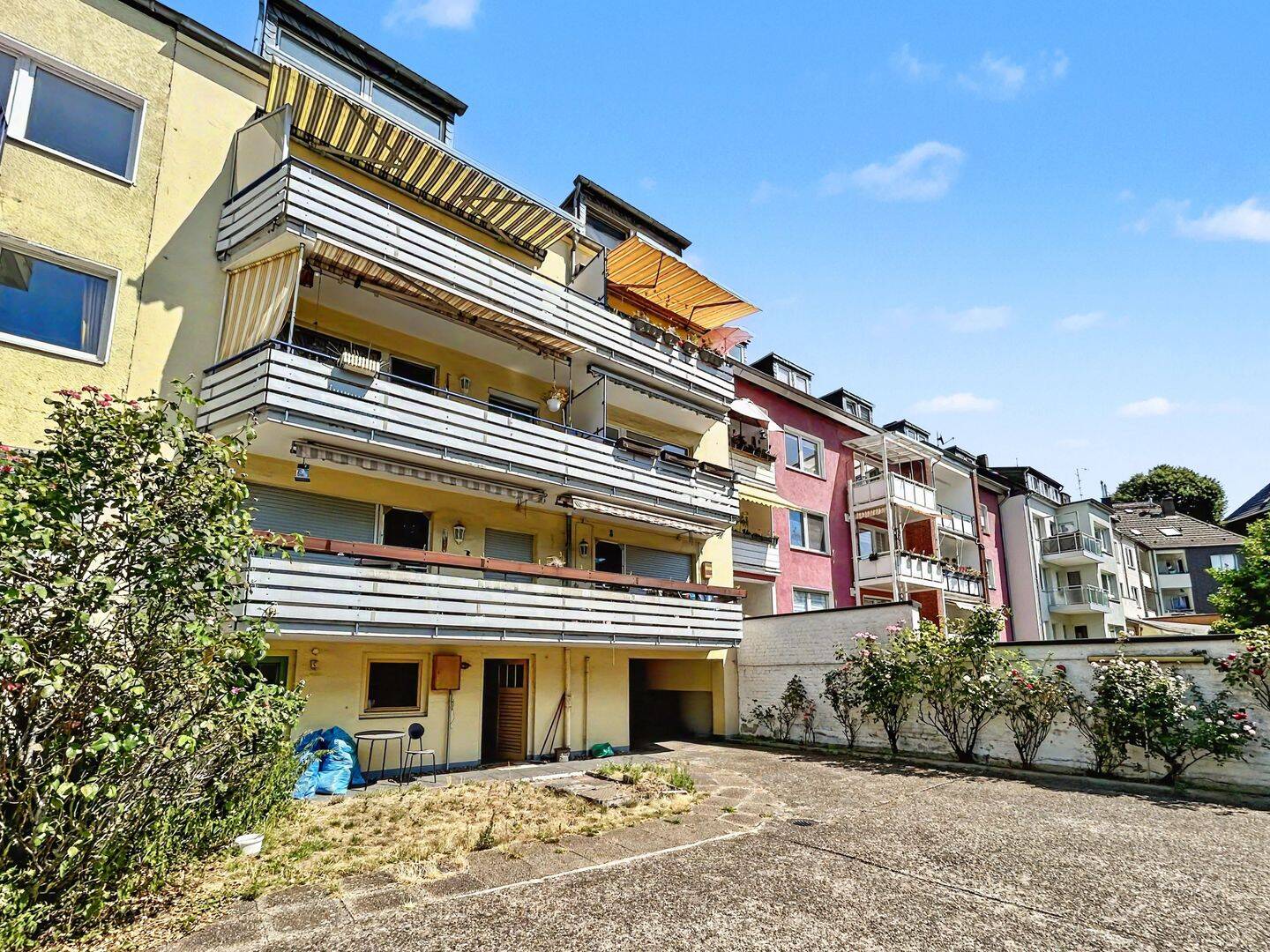 Gemütliche 2-Zimmer-Dachgeschosswohnung mit Teilmöblierung in Duisburg-Kaßlerfeld, 47059 Duisburg (Kaßlerfeld Neuenkamp)
