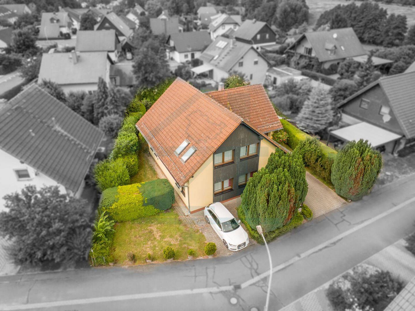Für Familie & Homeoffice: Großzügiges 7-Zimmer-Haus mit Sauna und Komfort-Garage, 7629 Hermsdorf