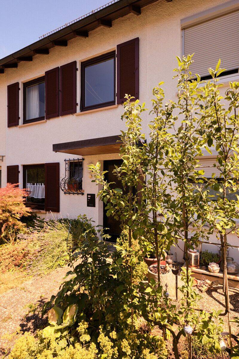 Charmantes Reihenmittelhaus mit Garten, Garage und Blick auf die Achalm, 72760 Reutlingen