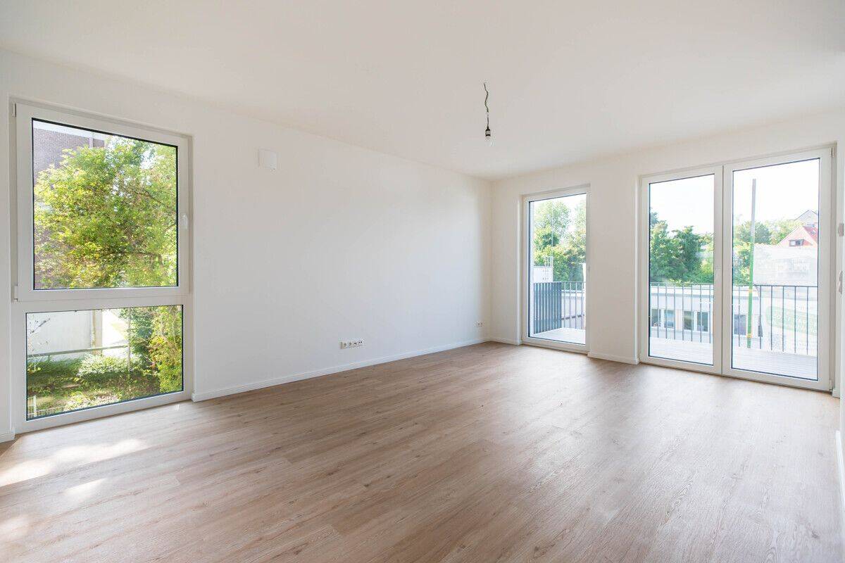 Seitl. Balkon-Seeblick, KfW-40 – Bezugsfertige Neubau-4 Zi-Wohnung, ca. 92 m², 2 Balkone, Tiefgarage, 23701 Eutin