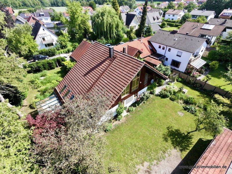 Lichtdurchflutetes Einfamilienhaus mit Wintergarten und idyllischem Gartenparadies, 85435 Erding
