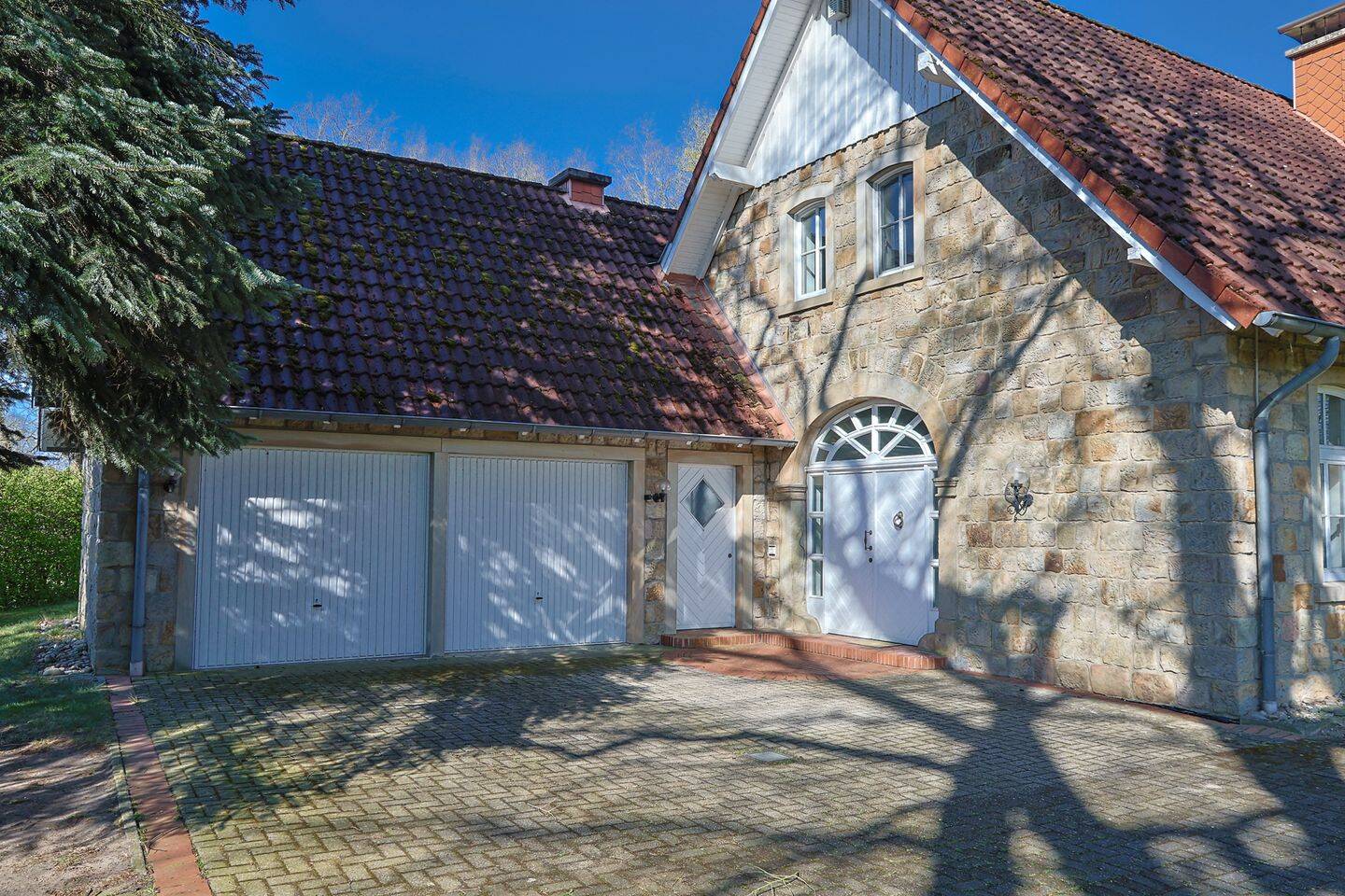 Wohnen am Mittellandkanal – außergewöhnliches Einfamilienhaus mit parkähnlichem Grundstück!, 49479 Ibbenbüren