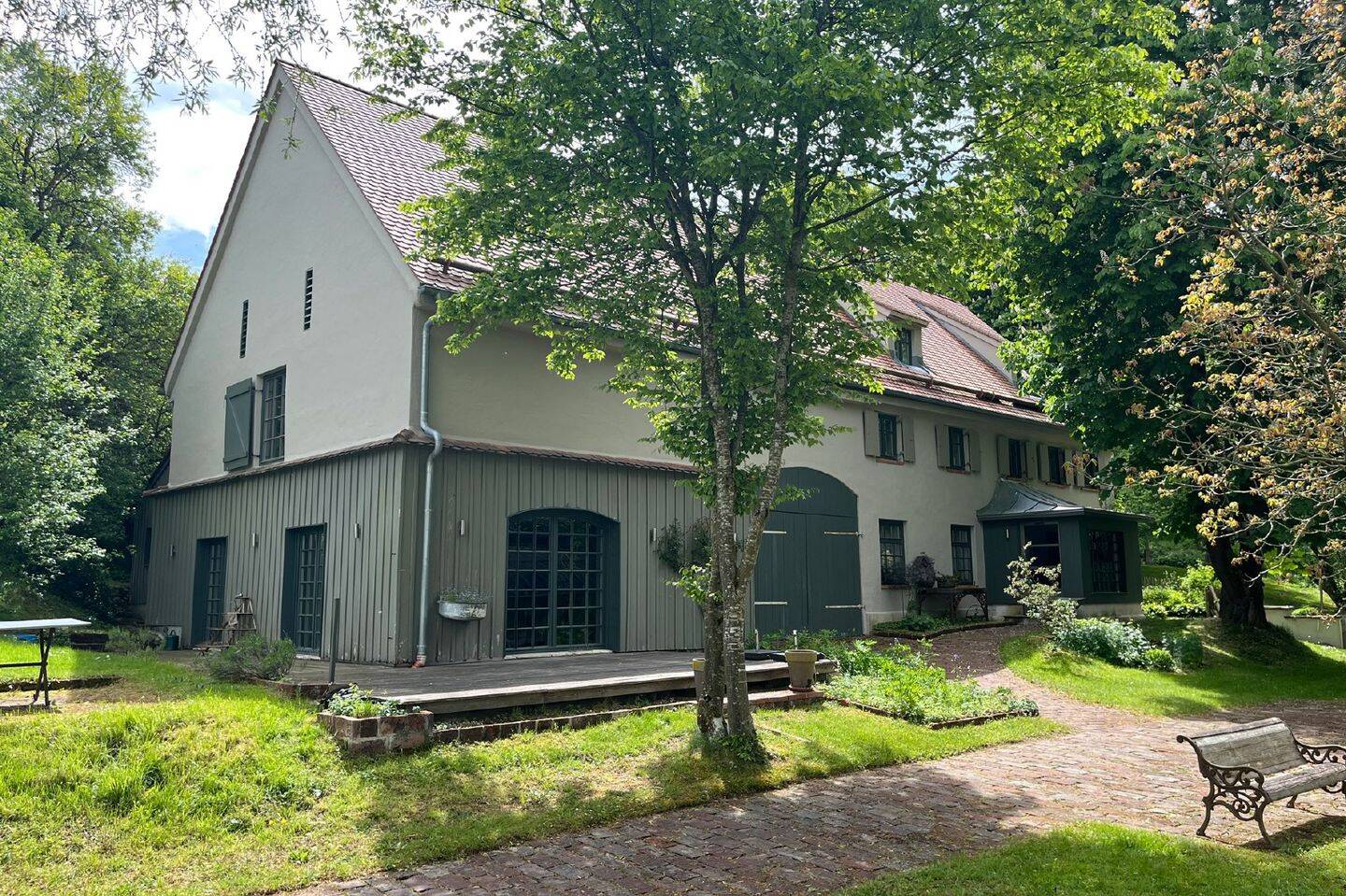 WALKERTSHOFEN: EXTRAVAGANTER LANDSITZ AUF 4 HEKTAR GRUND UND MULTIFUNKTIONALEN PERSPEKTIVEN!, 86877 Walkertshofen