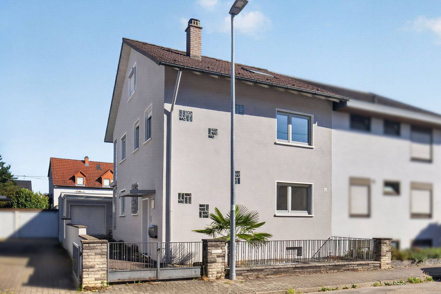 Renovierungsbedürftige Doppelhaushälfte mit Garten in ruhiger Lage von Neureut, 76149 Karlsruhe (Neureut Nordstadt)