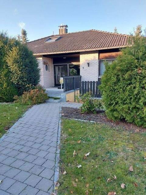 Bungalow mit uneinsehbarem Garten, 2 Garagen und viel Nutzfläche (über 100m²) in Pyrbaum, 90602 Pyrbaum