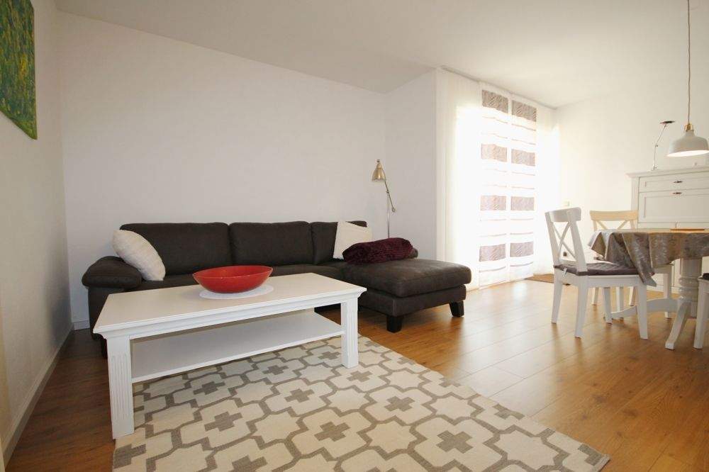 **Saarbrücken, hochwertig neue renovierte 2 Zimmer Wohnung mit sonniger Terrasse + Stellplatz, 66132 Saarbrücken