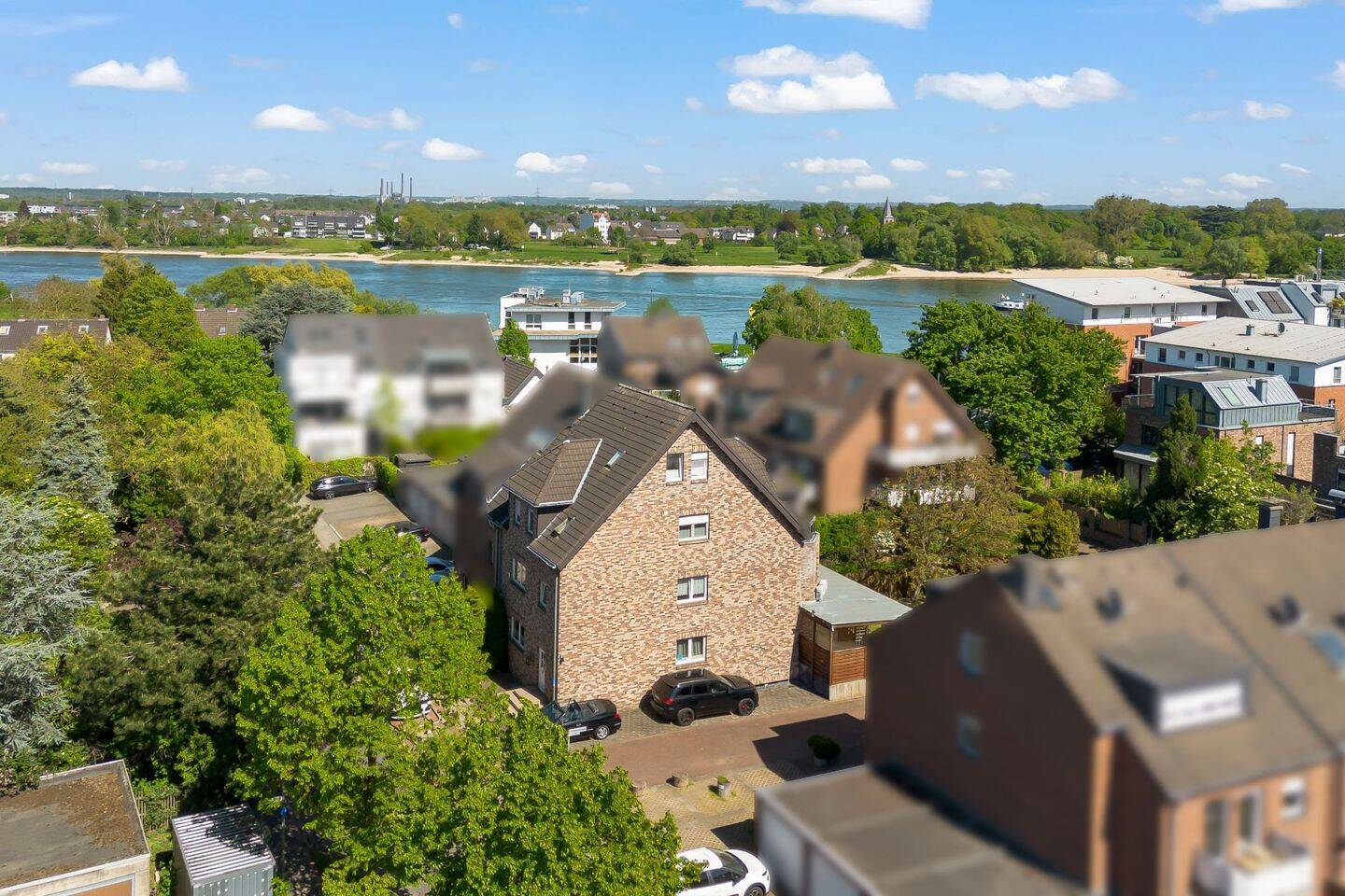 Zweifamilien-Doppelhaushälfte in sehr begehrter Lage in Rheinnähe, 41468 Neuss