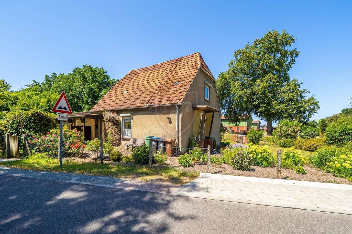 ***Handwerker aufgepasst – Gepflegtes Siedlungshaus auf großzügigem Grundstück***, 24640 Schmalfeld