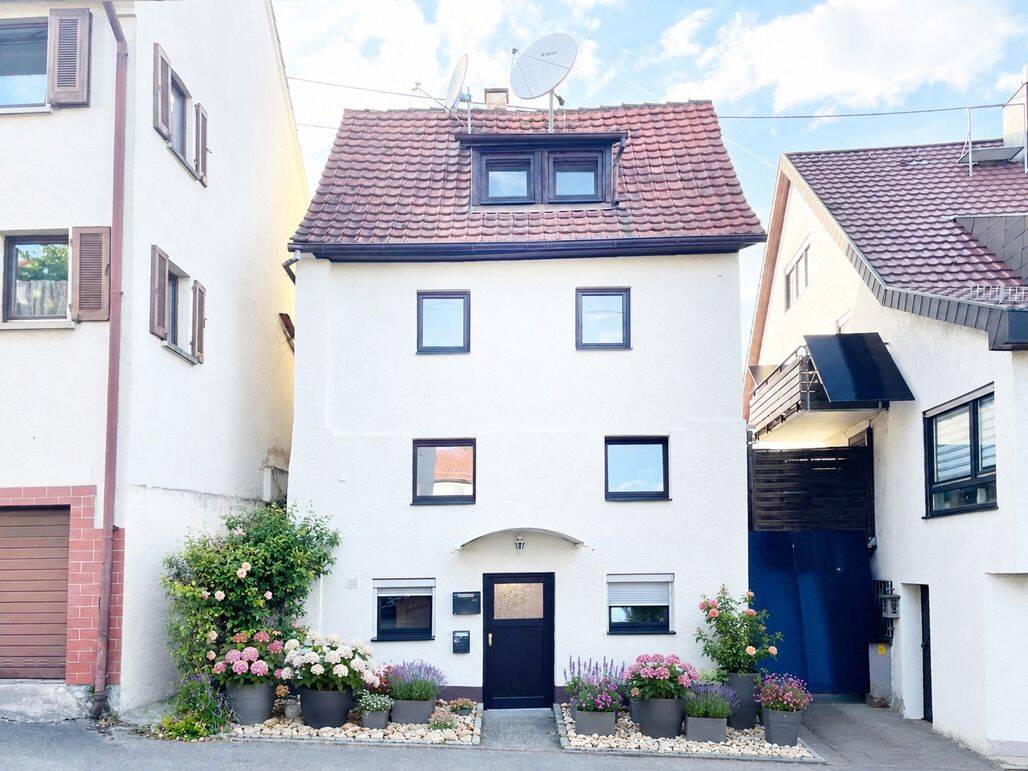 Liebenswertes Haus in guter Lage zum Preis einer Wohnung – bezugsfrei nach Absprache, 71334 Waiblingen