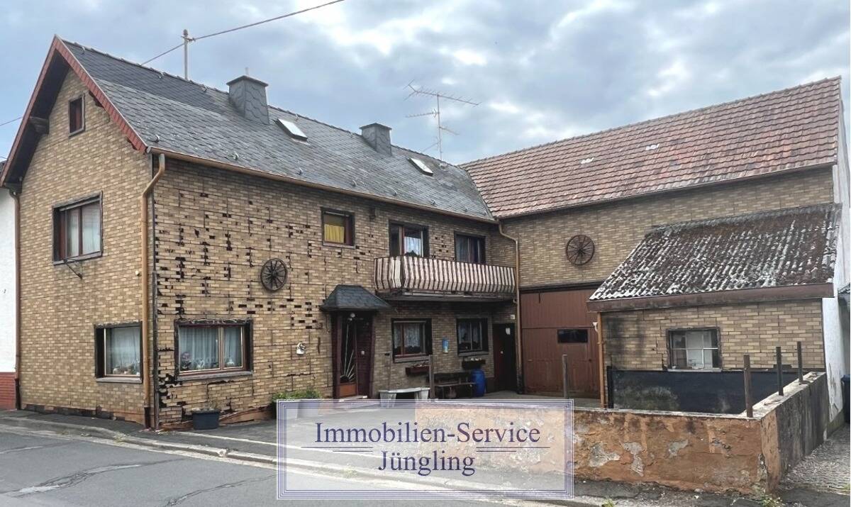 Einfamilienhaus mit Scheune in Wershofen zu verkaufen., 53520 Drees