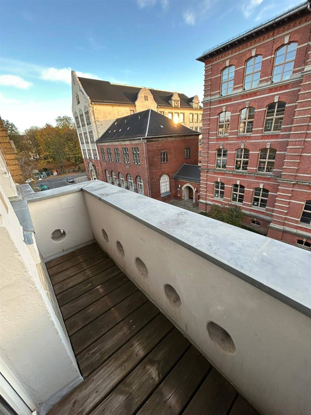 Großzügige 3-Zimmer mit Laminat, Wannenbad mit Fenster und Balkon in zentraler Lage, 9130 Chemnitz (Hilbersdorf Sonnenberg Yorckgebiet Zentrum)