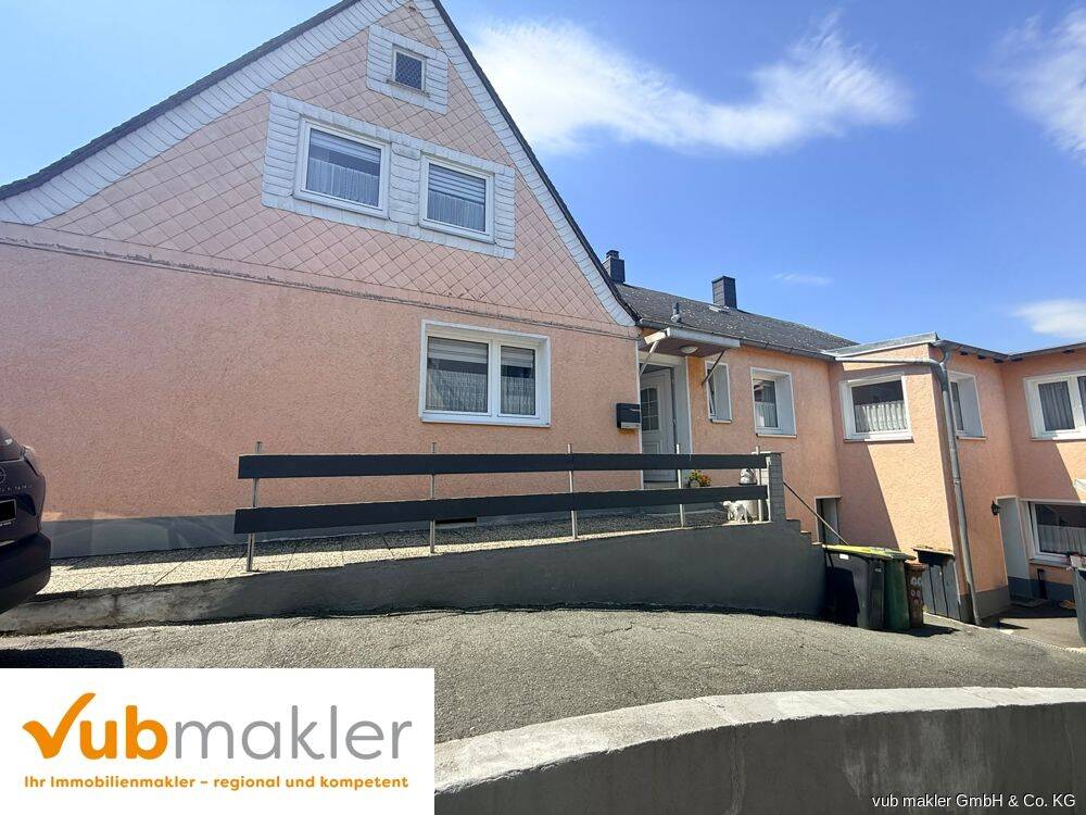 Schönes, ruhiges Reihen-Einfamilienhaus in begehrter Wohnlage von Hof mit Erbpachtgrundstück, 95030 Hof (Epplas Innenstadt Osseck Unterkotzau Wölbattendorf)