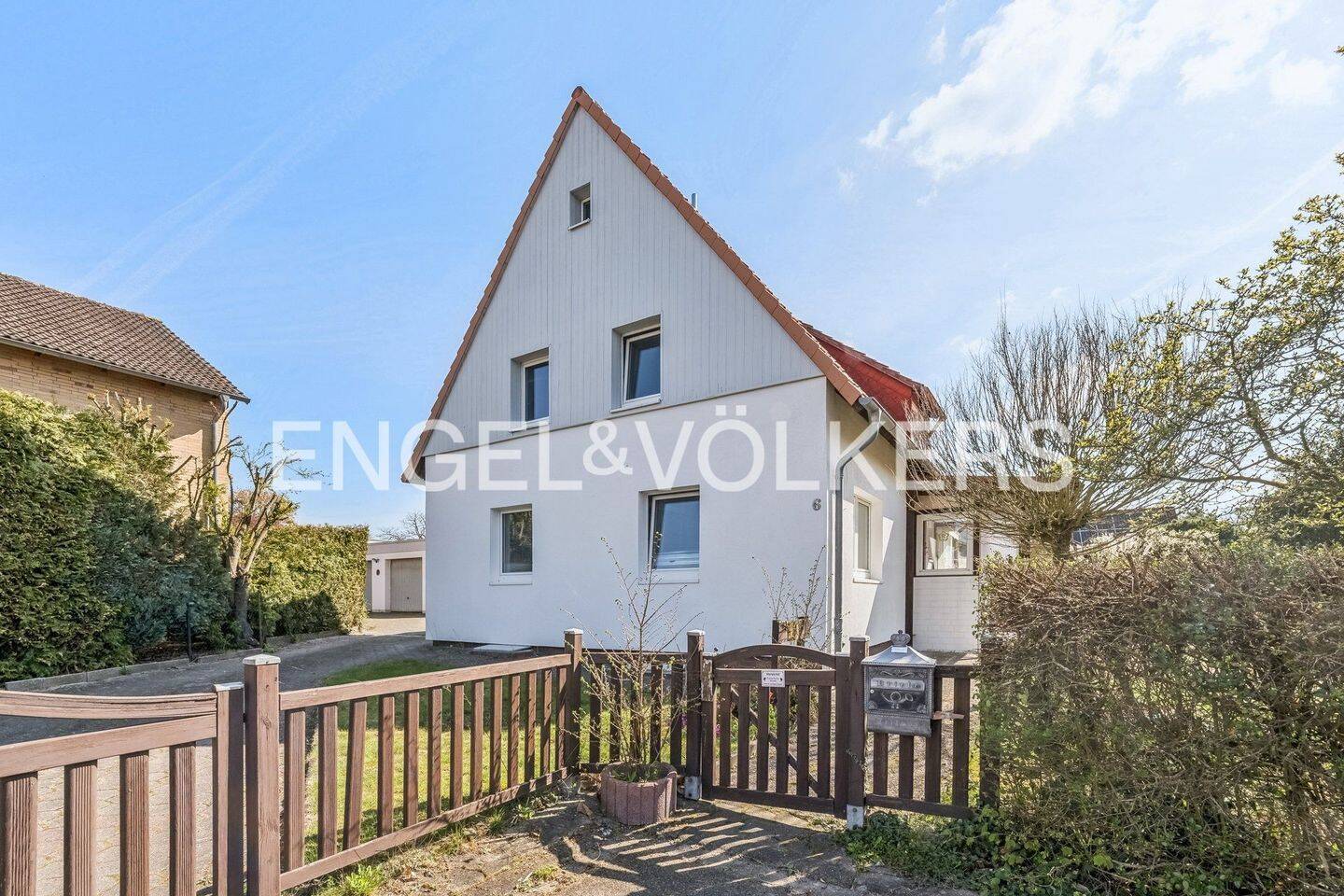 Vielseitiges Einfamilienhaus mit Einliegerwohnung, Gartenidylle & Top-Anbindung, 38557 Osloß