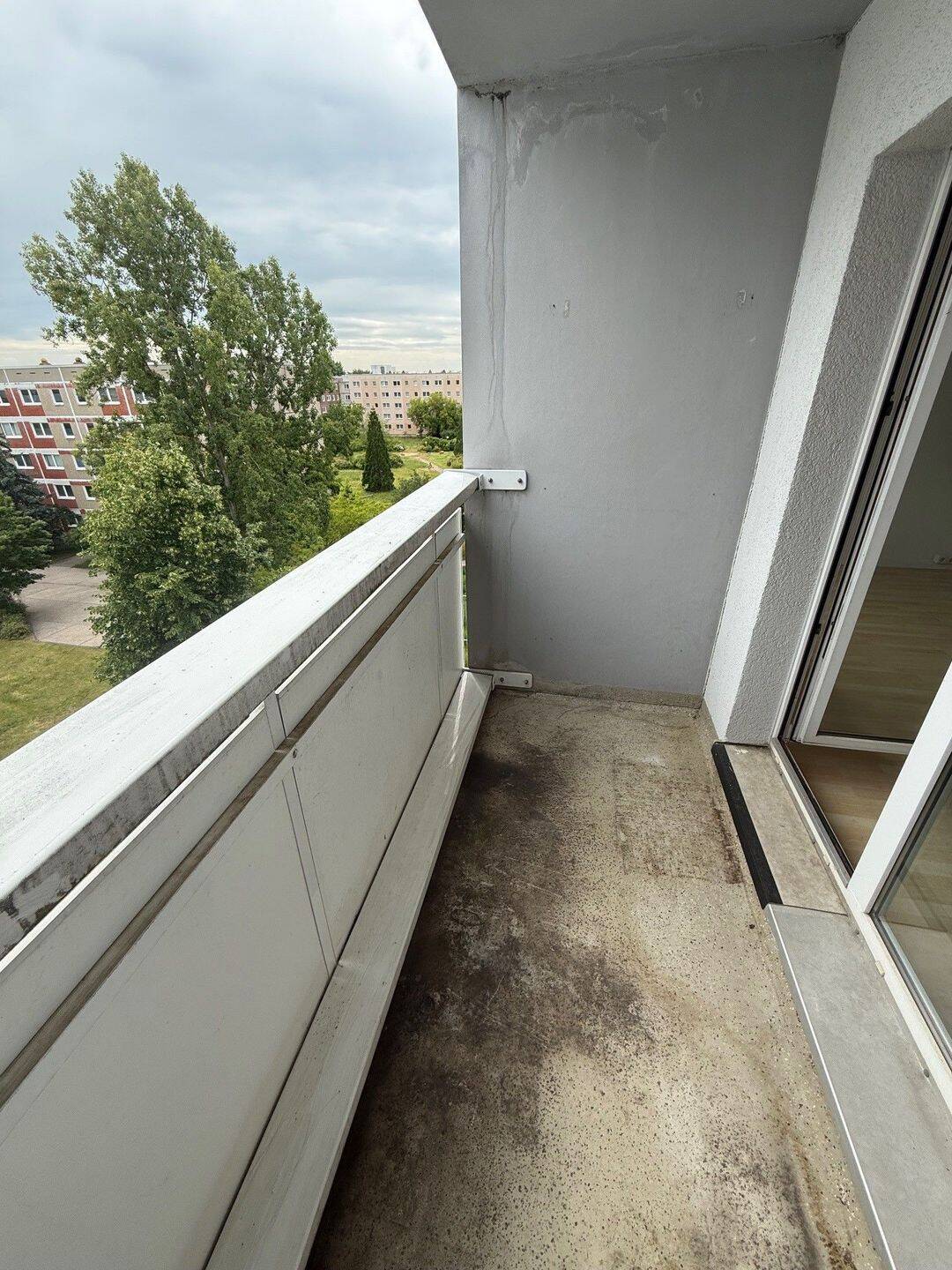 3-Raum Wohnung mit Einbauküche, Balkon und Wannenbad, 6132 Halle (Saale) (Ammendorf-Beesen Planena Radewell-Osendorf Silberhöhe)