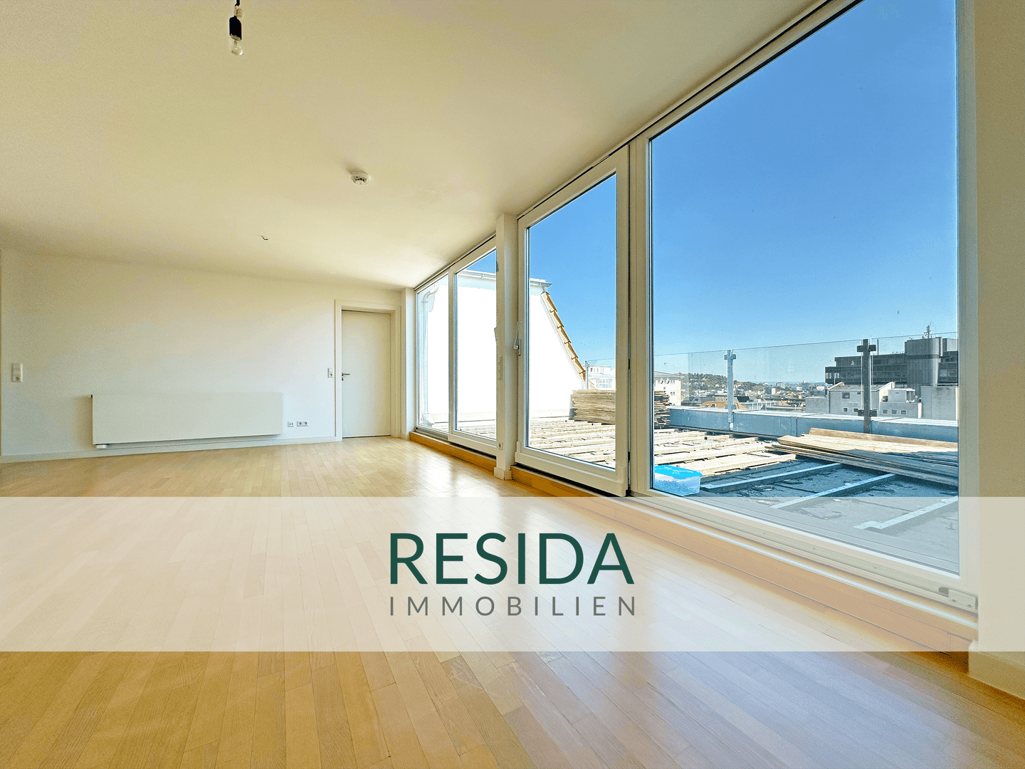 Ein Logenplatz über Stuttgart – Außergewöhnliche Maisonette-Wohnung mit Panorama-Dachterrasse, 70197 Stuttgart (West)