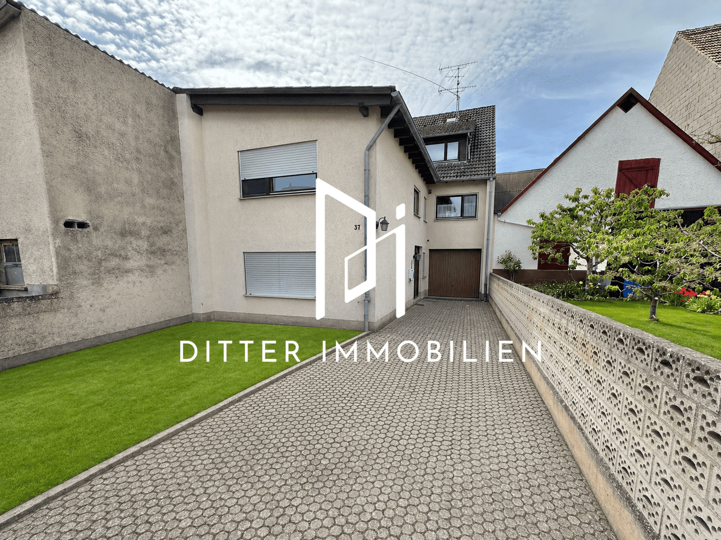 Zwei Häuser zum Preis von einem: Einfamilienhaus mit Ausbaupotenzial + separates Wohnhaus, 97956 Werbach