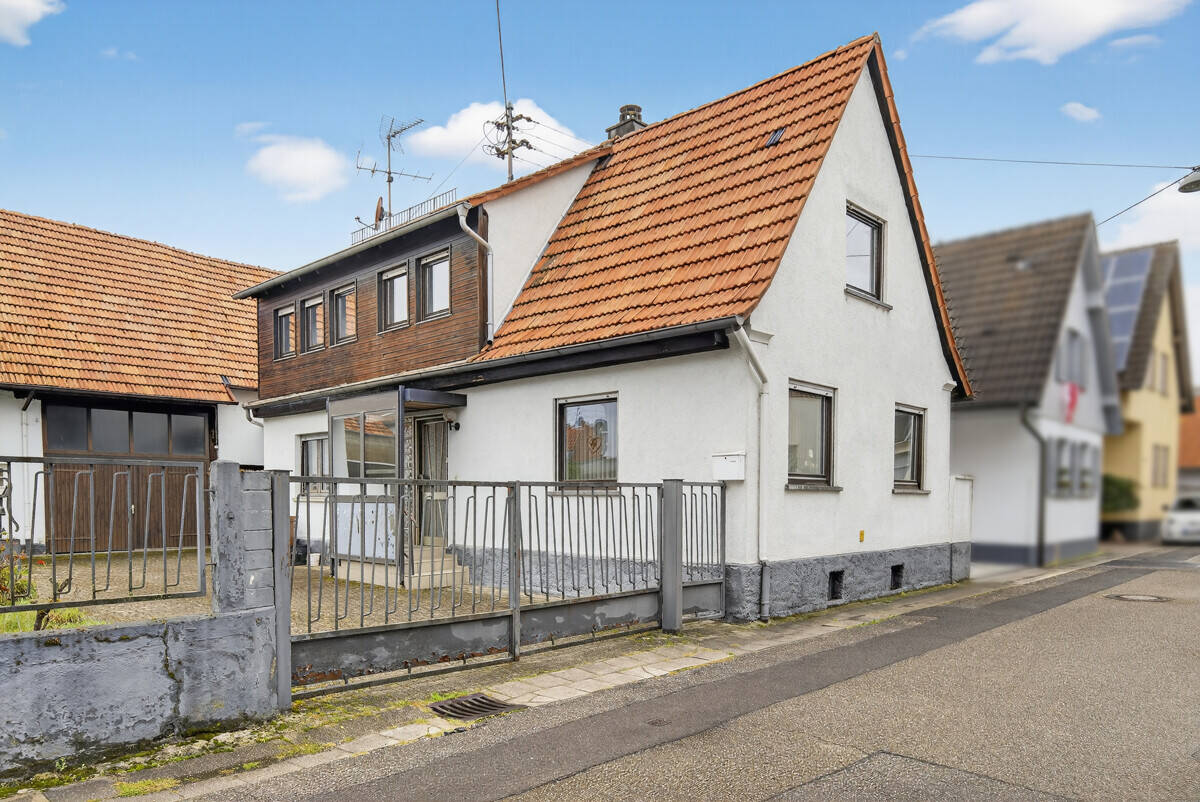 Ein Haus, das auf Ihre Ideen wartet – mit Scheune, Garten & Geschichte, 76767 Hagenbach