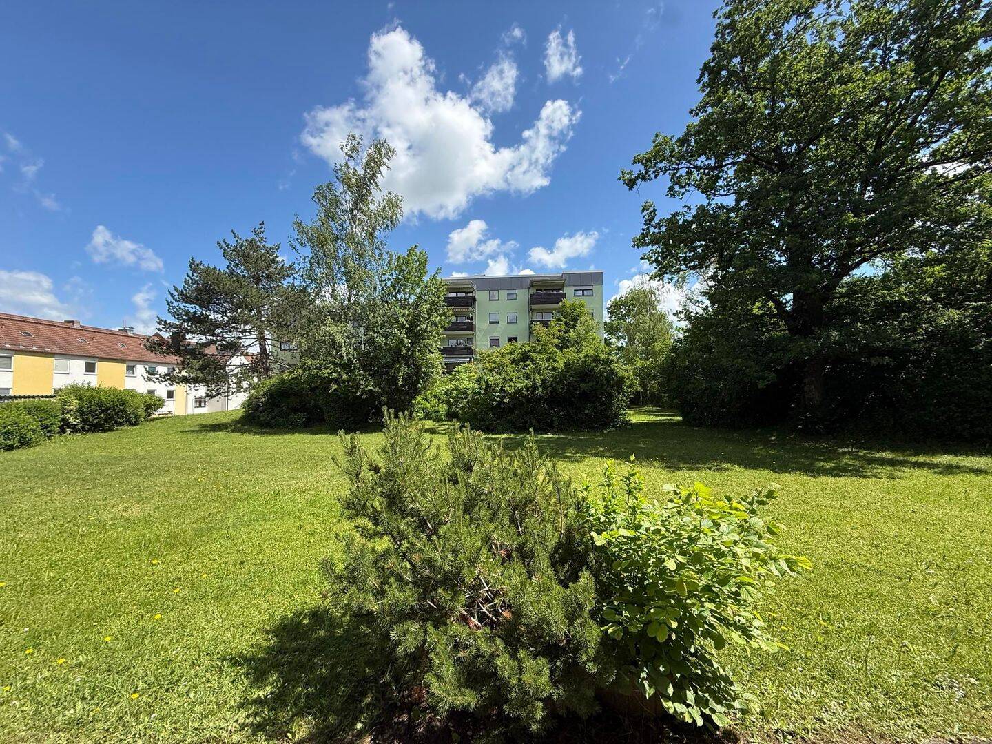 Schöne 4-Zimmer Wohnung in attraktiver Lage in Gilching mit Blick ins Grüne, 82205 Gilching