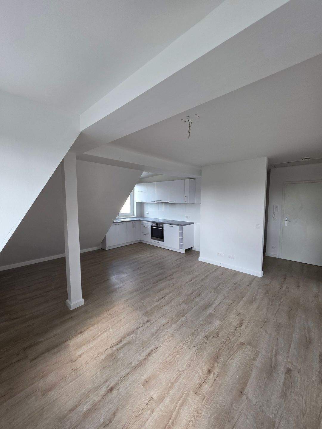 NICHT LIBEHNA sondern Weißandt-Gölzau! Hübsche, DG-Wohnung – zw. Bauhausstadt Dessau und Uni-Leipzig-Halle, 6369 Köthen (Anhalt)