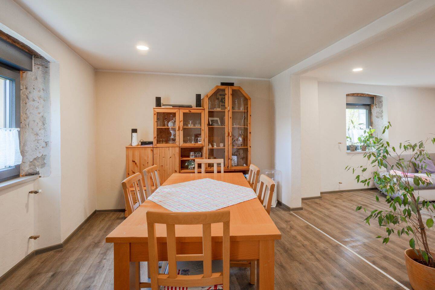 Freistehendes Haus mit Wintergarten + Kamin + 999 m² Grundstück + große Scheune, 54584 Feusdorf