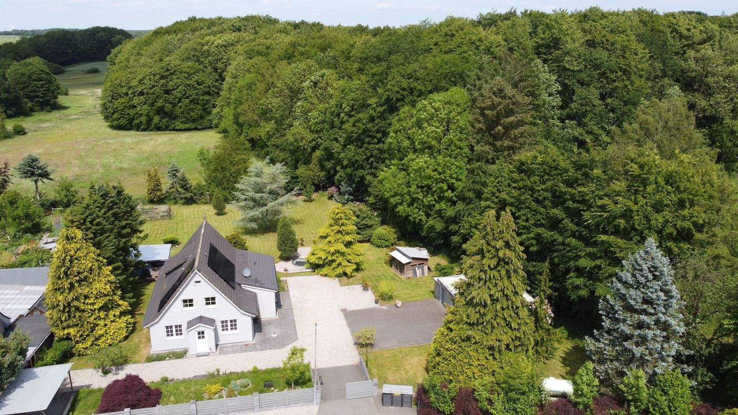 3.094?m² Wiese-/Waldrand, energetisch kernsaniert, PV, Kaminofen, Doppelgarage – für stilvolle Paare, 24966 Sörup