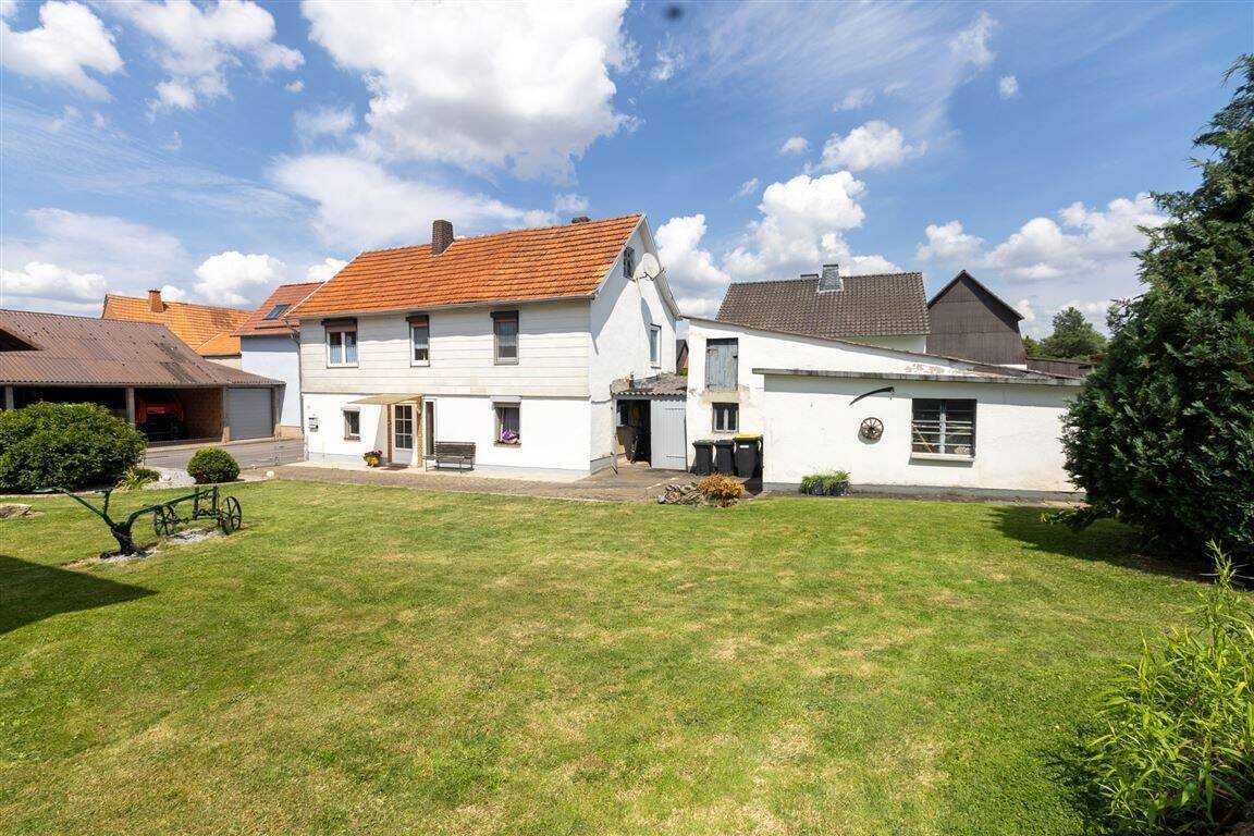 Bezahlbares Einfamilienhaus mit wunderschönem Garten, Garage und viel Potenzial, 37290 Meißner