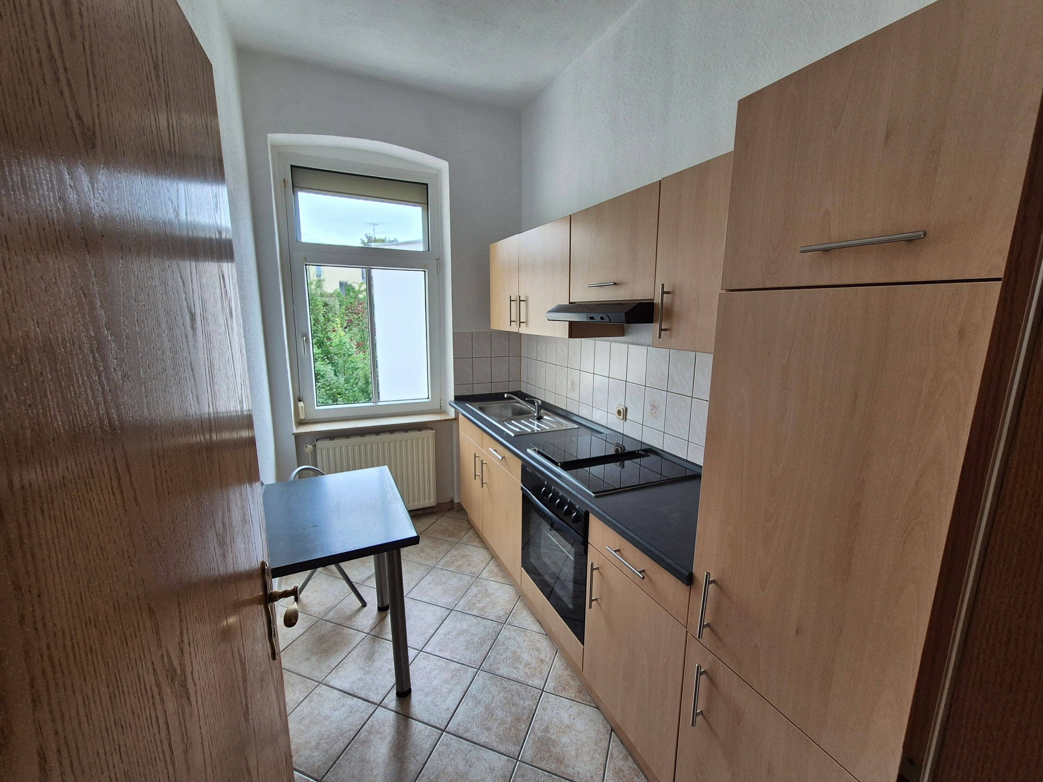 Alten-Krankenpfleger/innen aufgepasst: 2 Raum Wohnung im 2.OG mit Einbauküche Zentrumsnah, 6712 Gutenborn