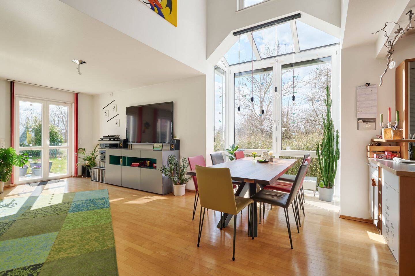Raumwunder mit Perspektive & Weitblick: Reihenendhaus mit ca. 370 m² Fläche & separierbarer Wohnung, 85579 Neubiberg