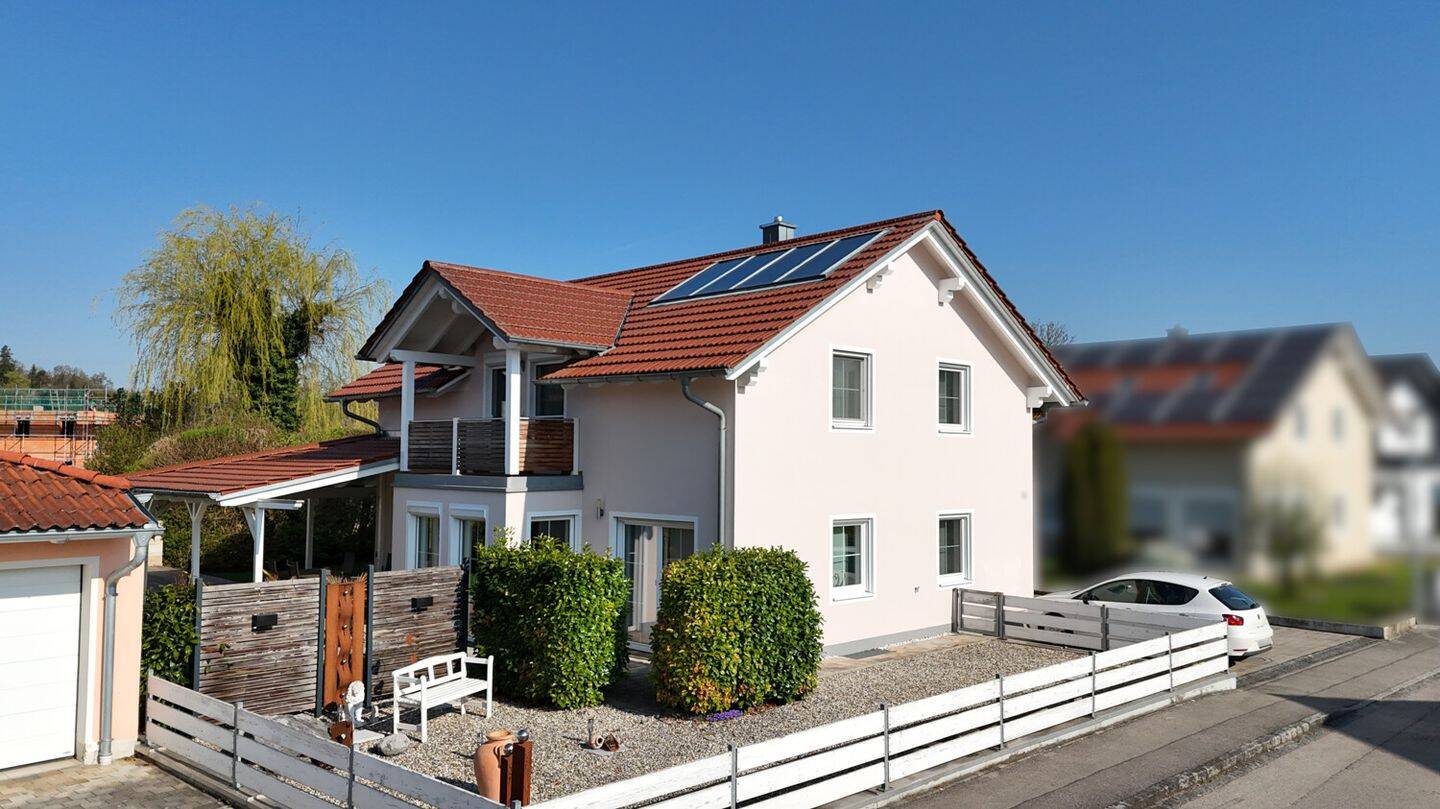 Modernes, sonniges EFH mit Sichtdachstuhl & eingewachsenem Garten – Ruhe & Privatsphäre, 84547 Emmerting
