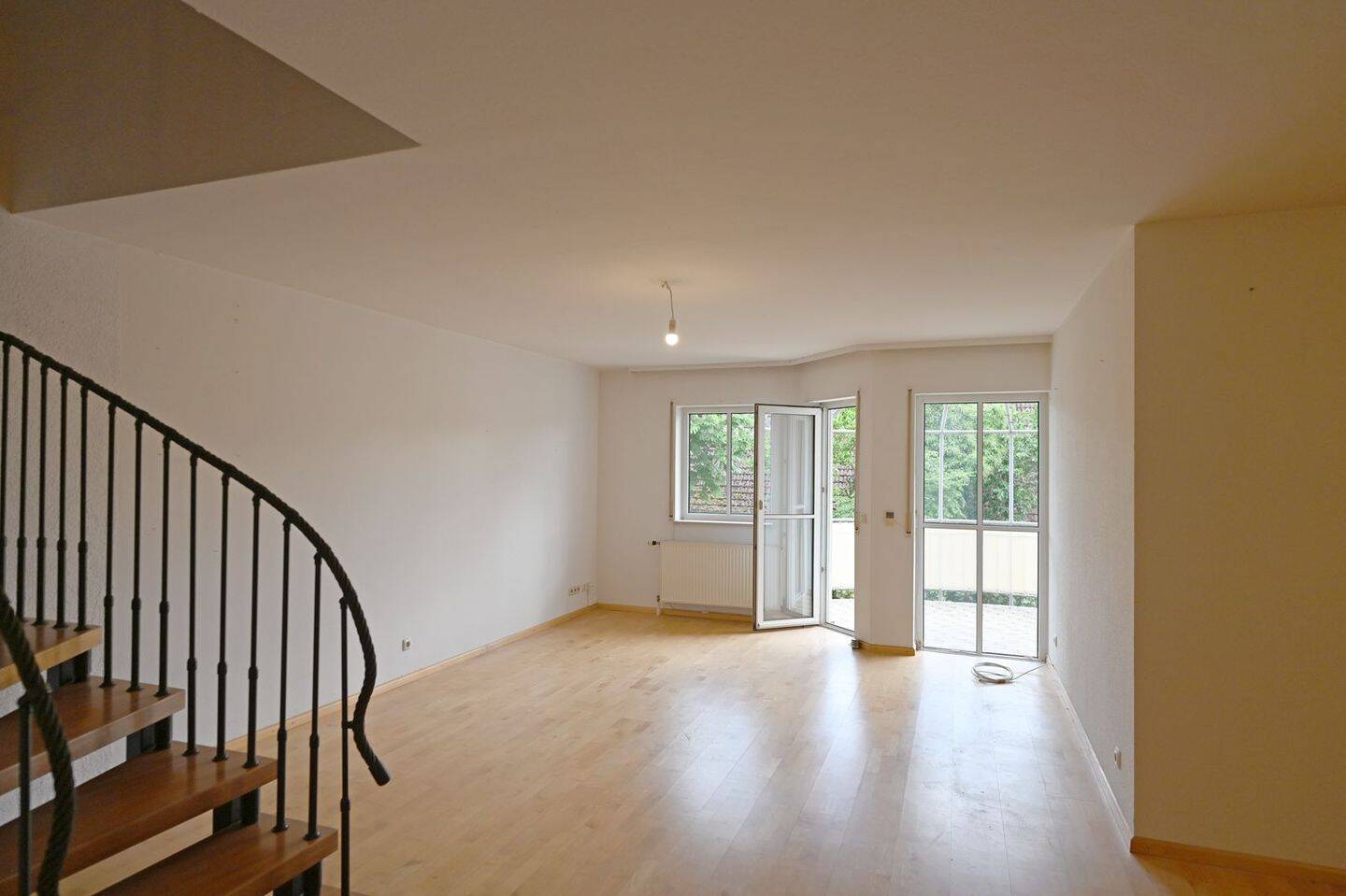 PROVISIONSFREI Wohnkomfort auf zwei Ebenen – attraktive Maisonette mit zwei Süd-Balkonen, 55276 Dienheim