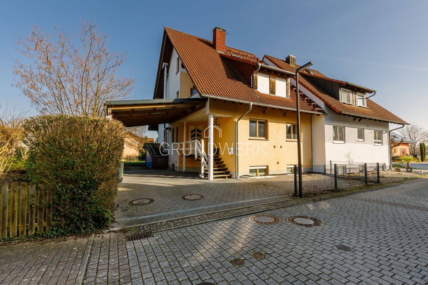 Bezugsfreies Einfamilienhaus mit vielseitigem Nutzungspotenzial auf 4 Etagen mit Terrasse und Garten, 74869 Schwarzach
