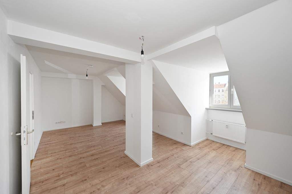 Charmante Dachgeschosswohnung mit Weitblick – Ihr kleines Himmelreich über den Dächern Berlins, 10317 Berlin (Friedrichshain-Kreuzberg Friedrichsfelde Lichtenberg Rummelsburg)