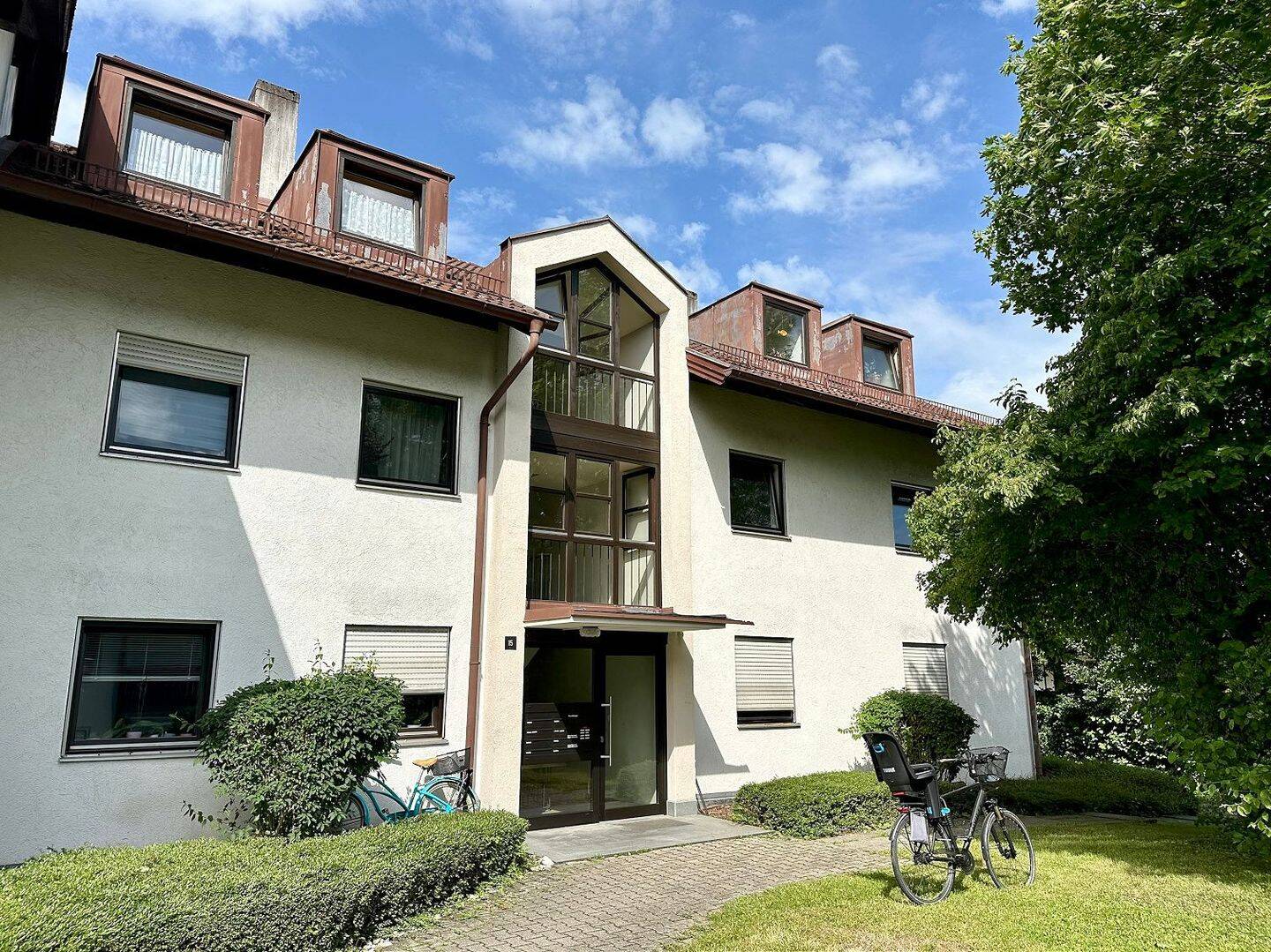 Renovierungsbedürftige 3-Zimmer Wohnung mit Balkon und TG-Stellplatz!, 83024 Rosenheim (Fürstätt Ost Süd West Westerndorf Sankt Peter)
