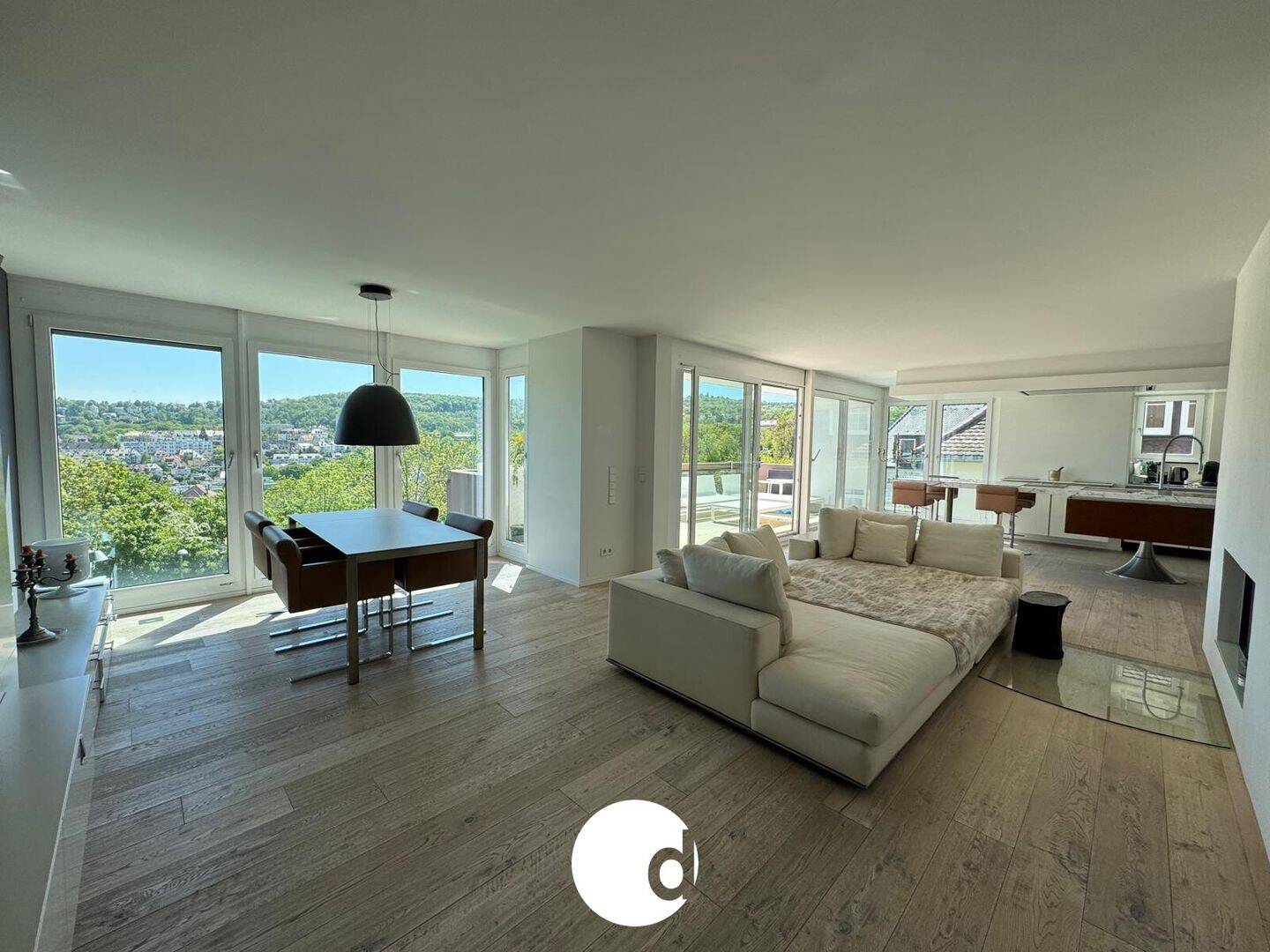 Wohnen mit Weitblick – Moderne 5-Zi.-Wohnung in Stuttgart-West
