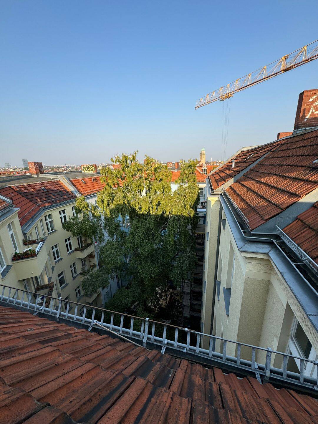 Dachgeschoss-Rohling mit Baugenehmigung und Blick auf den Boddinplatz!, 12053 Berlin (Neukölln)
