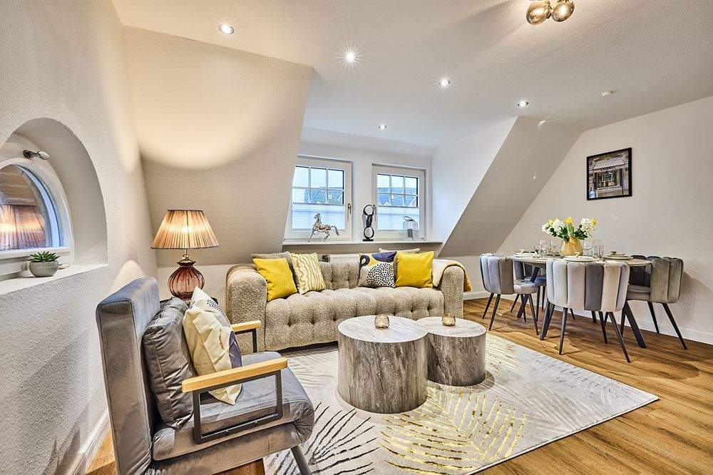 Westerland: Einzelhaus mit 5 Appartements, Garage & 3 Parkplätzen, 25980 Sylt