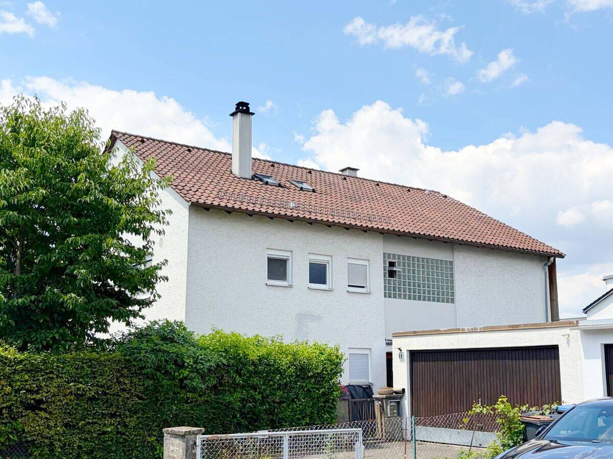 Großzügige 4,5-Zi. Eigentumswohnung in einem 3-Familienhaus mit Gartenanteil und Garage in Neu-Ulm (kein Stadtteil), 89231 Neu-Ulm